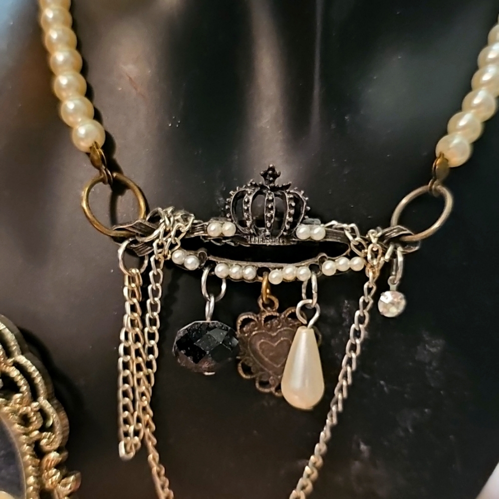 Black W/ Silver Tones jewlery set. Necklace, bracelet, earrings, Brooch, Ring - Picture 3 of 11